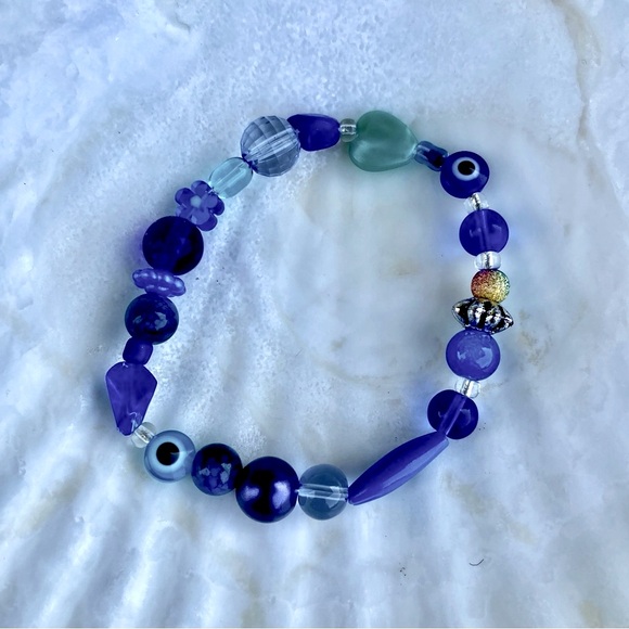 Ethereal Realms Blue Tone Mixed Bead Bracelet Evil Eye Daisy Heart Silver - Picture 2 of 2